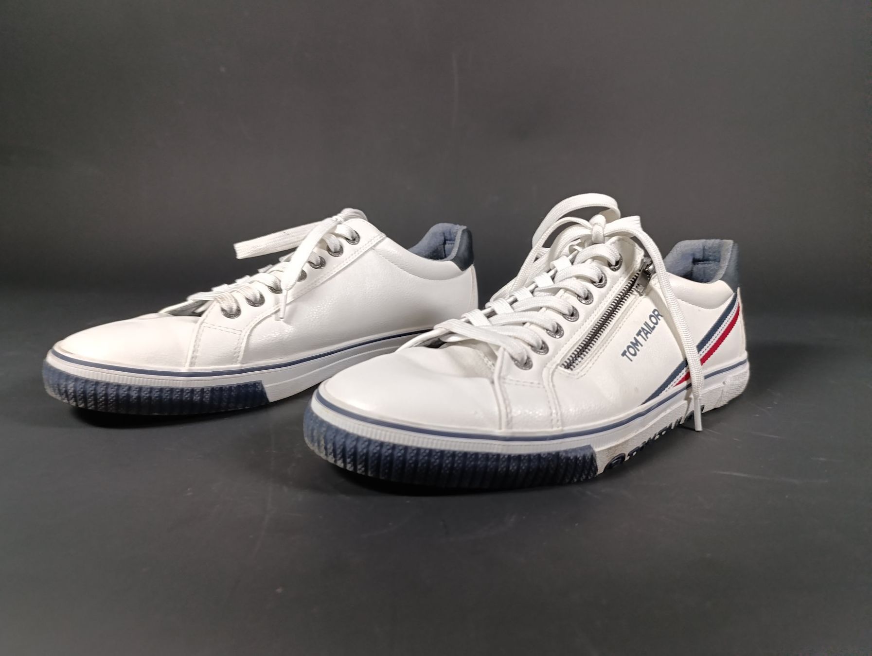 Tom Tailor Scarpe da uomo: TOM TAILOR Chaussures blanches taille 45 – Usato da Thielle venduto da Plusvalue_Neuchatel