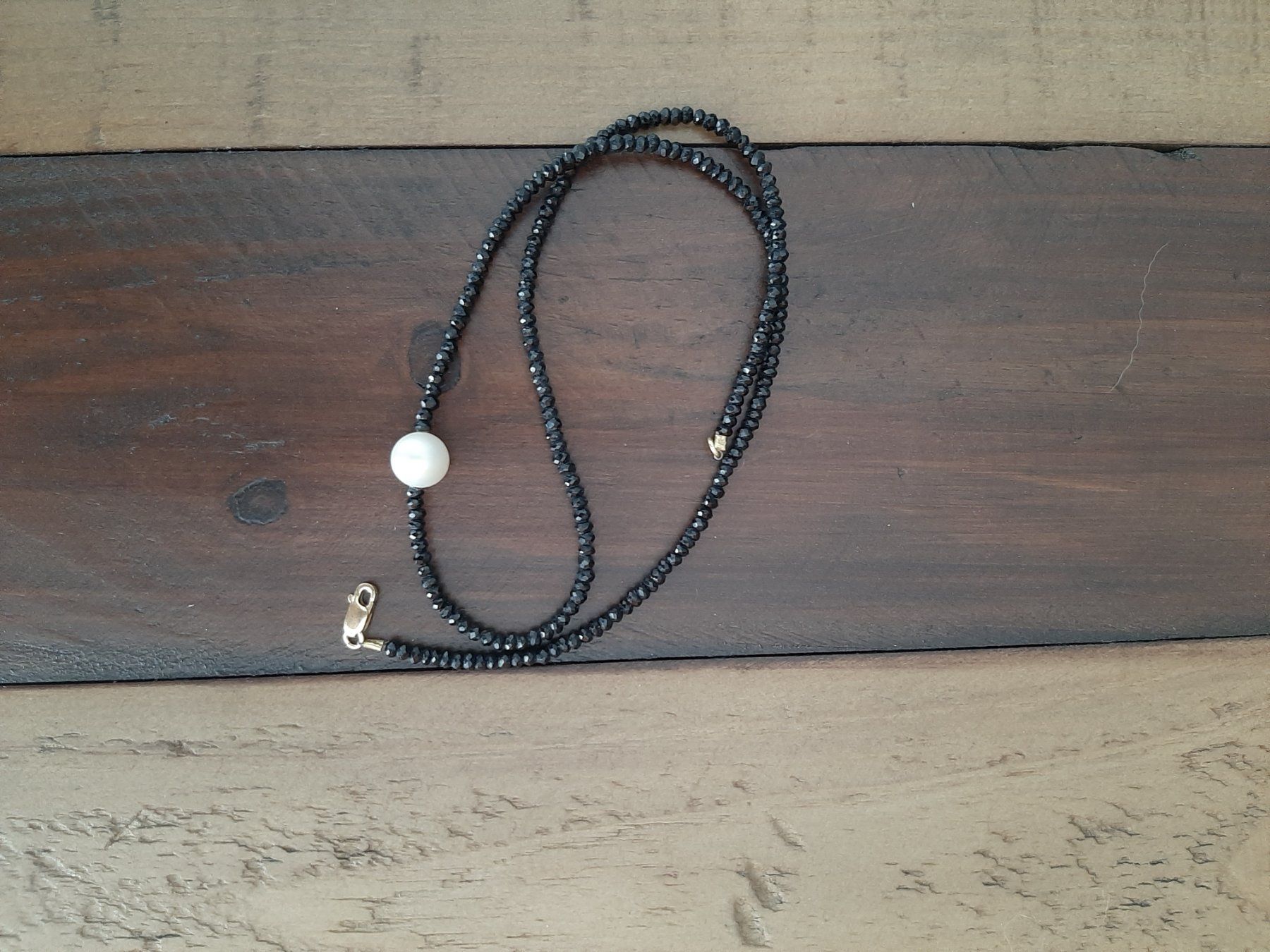 Catenine: Collier avec spinelles noires scintilantes  perle eau douc – Nuovo (secondo la descrizione) da uvrier venduto da lau_r7w6