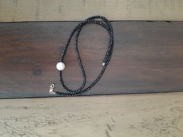 Collier avec spinelles noires scintilantes  perle eau douc