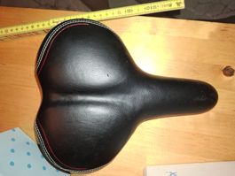 Neuer Fahrradsattel mit Bezug - Komfort für jede Fahrt!