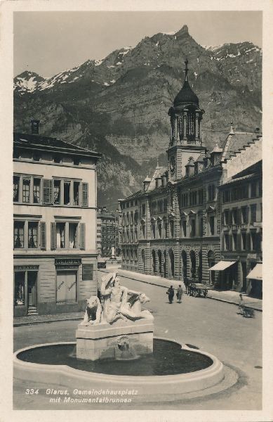 Cartoline postali: Glarus - Gemeindehausplatz + c1920 – Usato da Emmenbrücke venduto da teestube