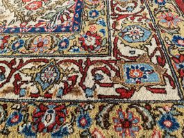 Lebensfreudiger sehr feiner Floraler Persisches Ghom 142x207