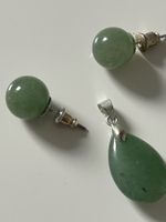 Anhänger und Ohrstecker aus Jade