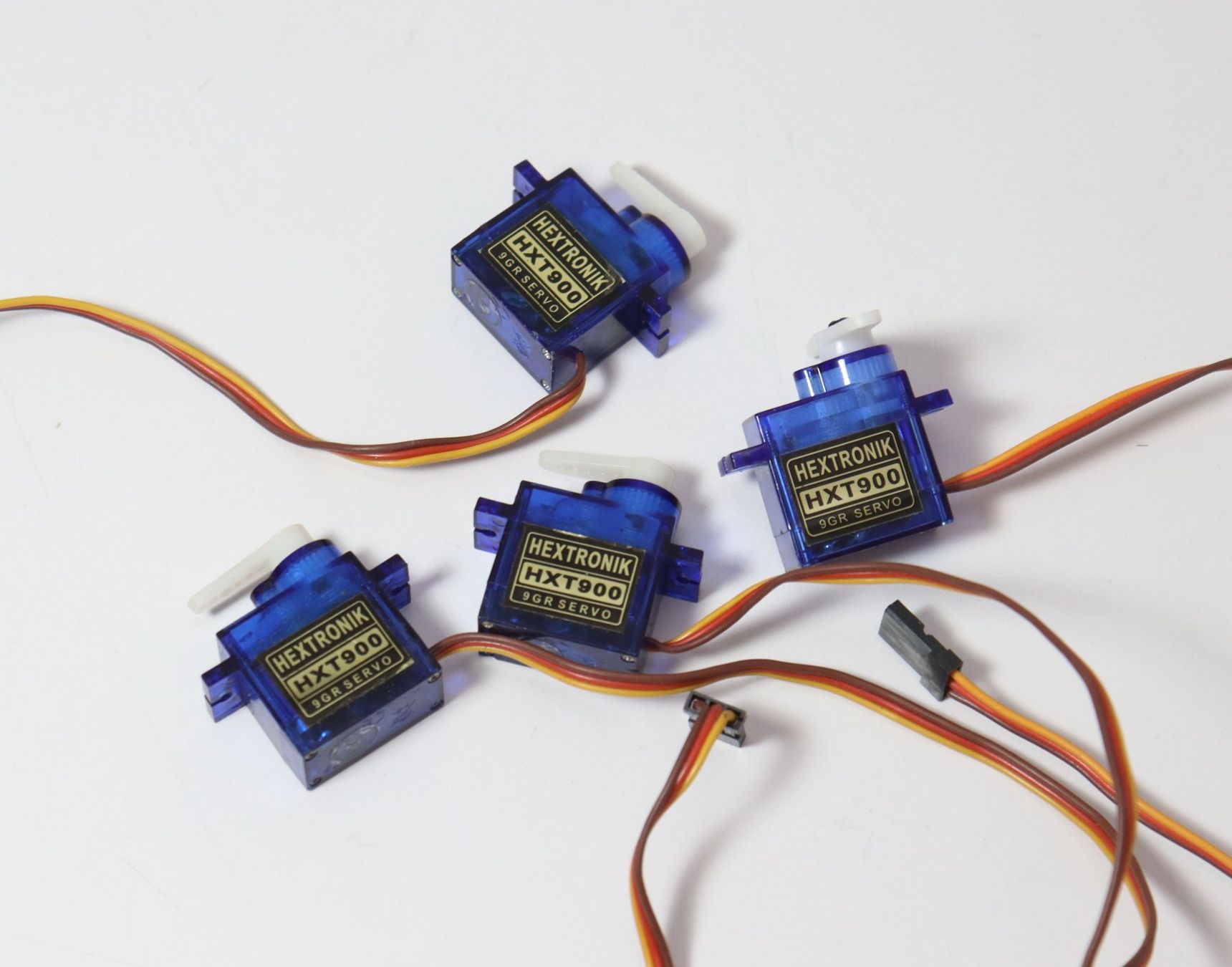 Modellismo RC: Hextronix HXT900 Micro Servo-Set 4 Stück – Usato da Frick venduto da volvo850driver 3