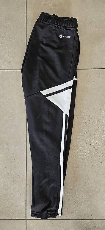 Adidas Pantaloni: Adidas Sporthose Gr. 140 – Usato da Baden venduto da Boomer76 1