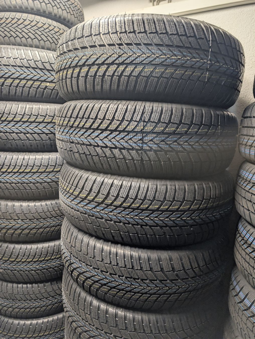 Bridgestone Pneus & Roues: Winterreifen  – Neuf avec emballage d'origine à Dürrenäsch par Pneu-Idris