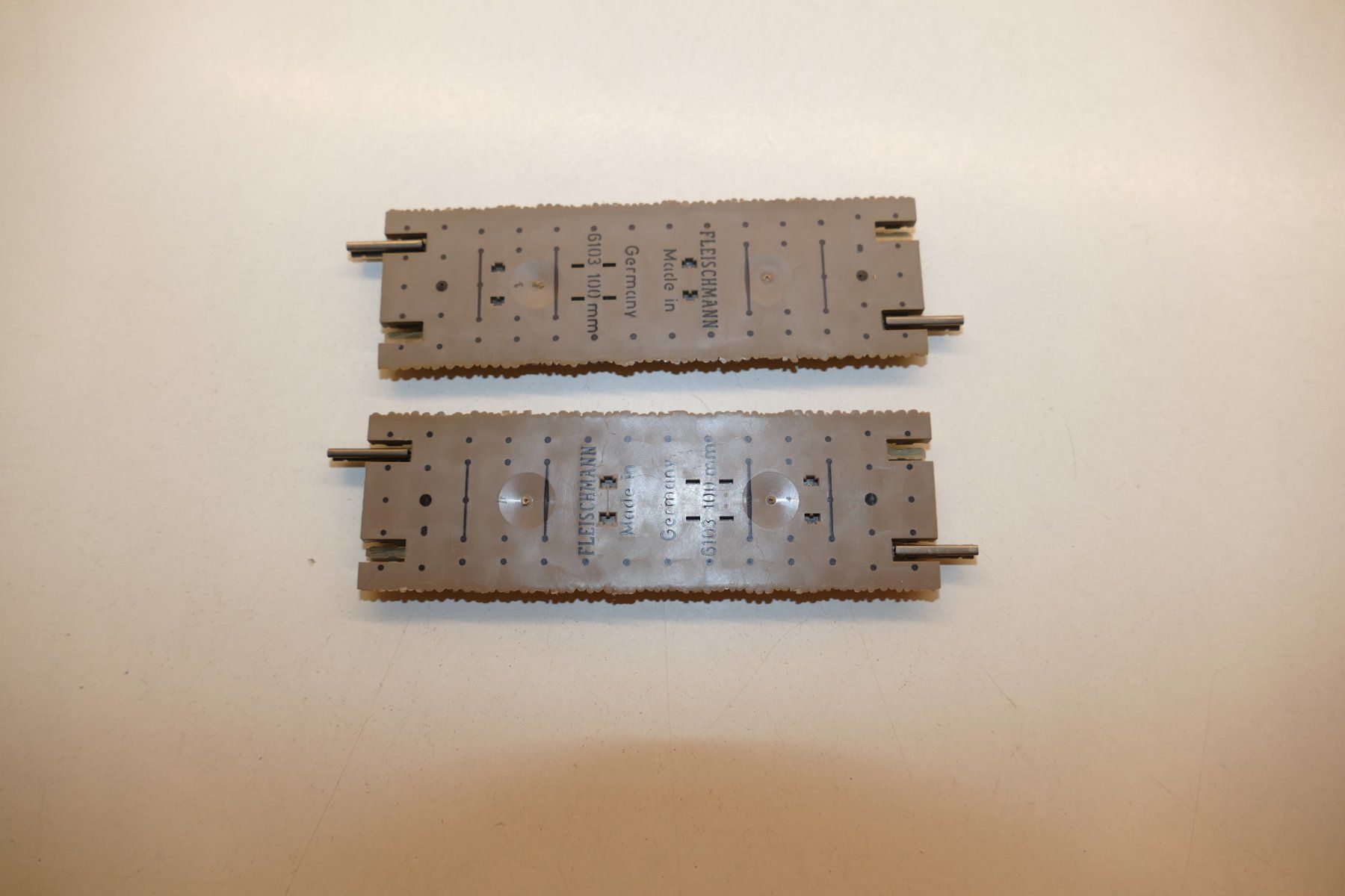 Fleischmann Modelleisenbahnen: Fleischmann H0: 2xgerades Gleis Nr. 6103 – Gebraucht aus Niederhasli von rail-duerst 1