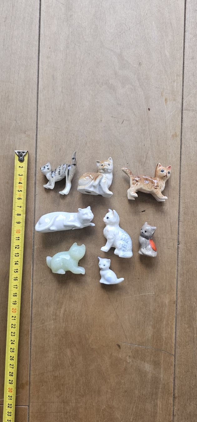 Figurines:  Keramik Katzen 8 Stck. verschiedene Grössen  – D'occasion à Saanen par Steierlein 1