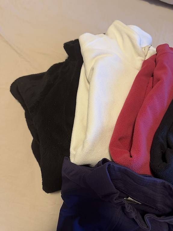 Lotti di vestiti: Lot de 5 polaires pour dame. Taille M – Usato da Bevaix venduto da FloNat02 2