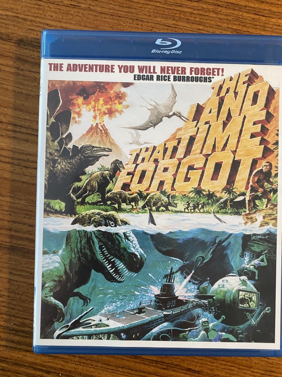 Tous les DVDs: The Land That Time Forgot - US Import, Code A – D'occasion à Rüschlikon par Granulat204