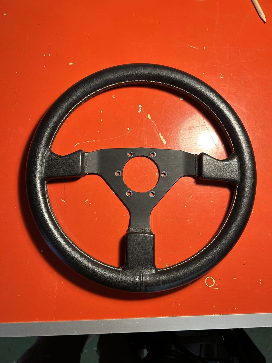 Toutes les pièces auto: LENKRAD 36 CM – D'occasion à arch par Amaga