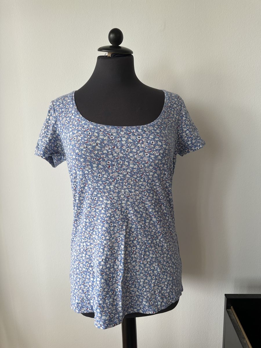 Esprit T-Shirts: Damen T-Shirt Esprit Blumenmuster – Gebraucht aus Wohlen AG von jes_9c79