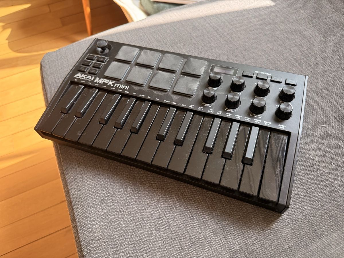 Akai Mischpulte: AKAI MPK Mini Special Edition Black MIDI Controller – Neu (gemäss Beschreibung) aus Zürich von marmos91 1