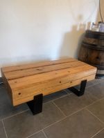 Table basse en bois massif et métal, état neuf, design