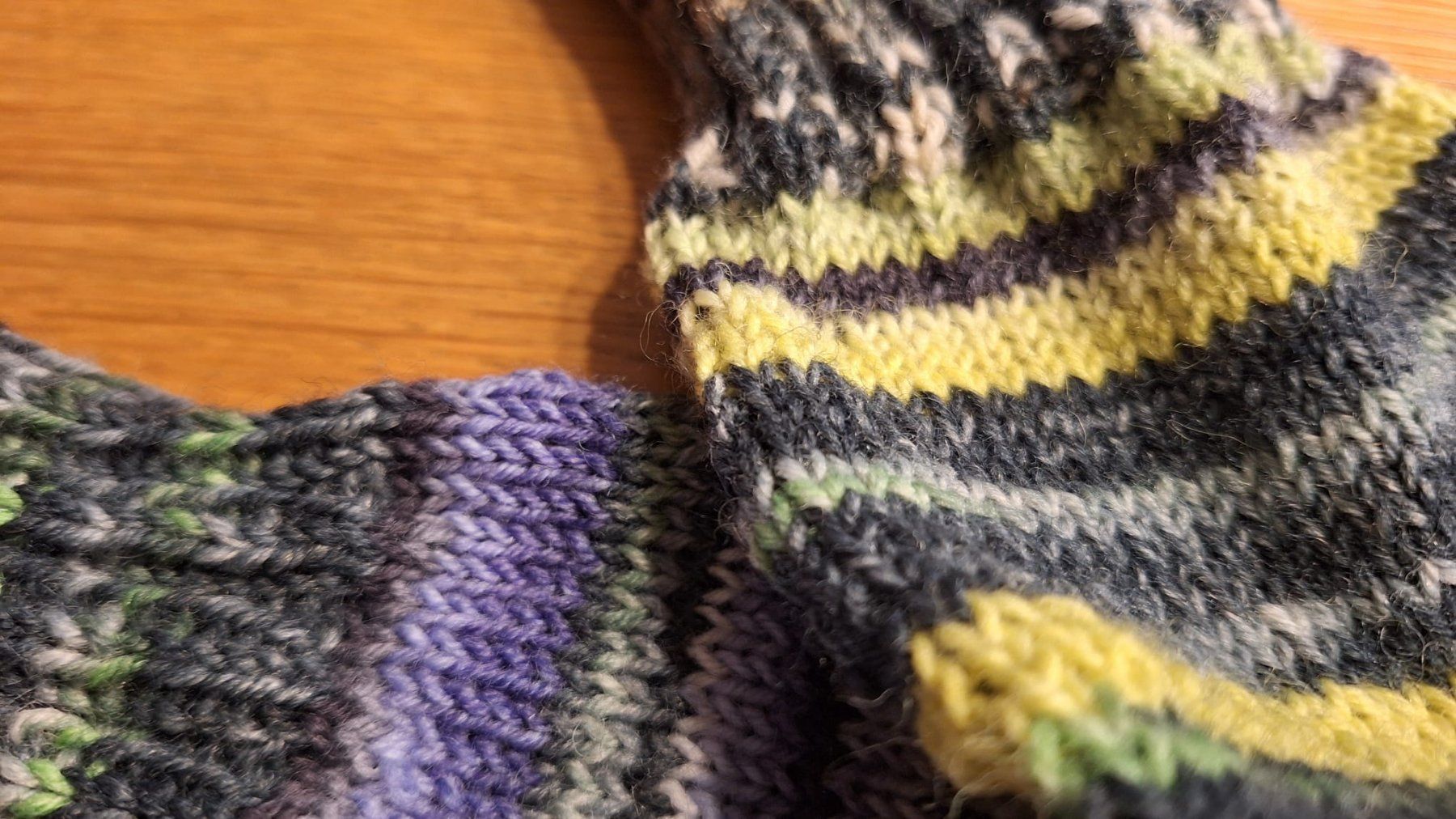Calze: handgestrickte socke 38/39 – Nuovo e nell'imballaggio originale da schönenwerd venduto da ebulum 2