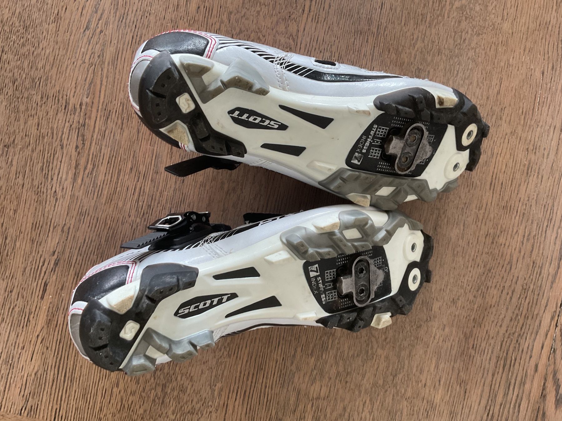 Scott Chaussures femmes: Damenveloschuhe. Scott  MBT Gr 37 – D'occasion à Düdingen par luno2012 1