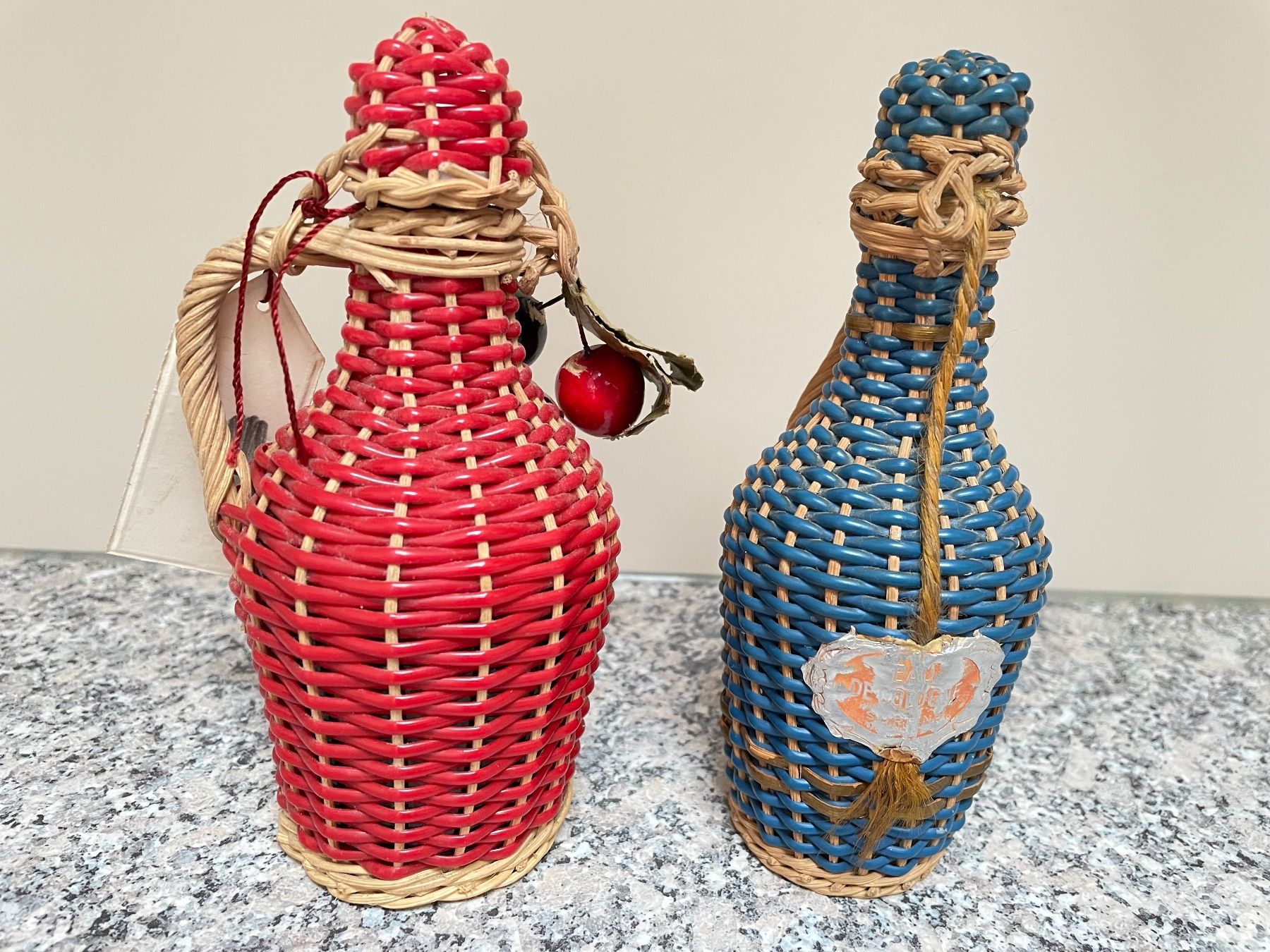 Bottiglie: 2x Korbflasche Schnapsflasche Kirsch Flasche 1dl Vintage – Usato da Gossau SG venduto da entwederoder 1