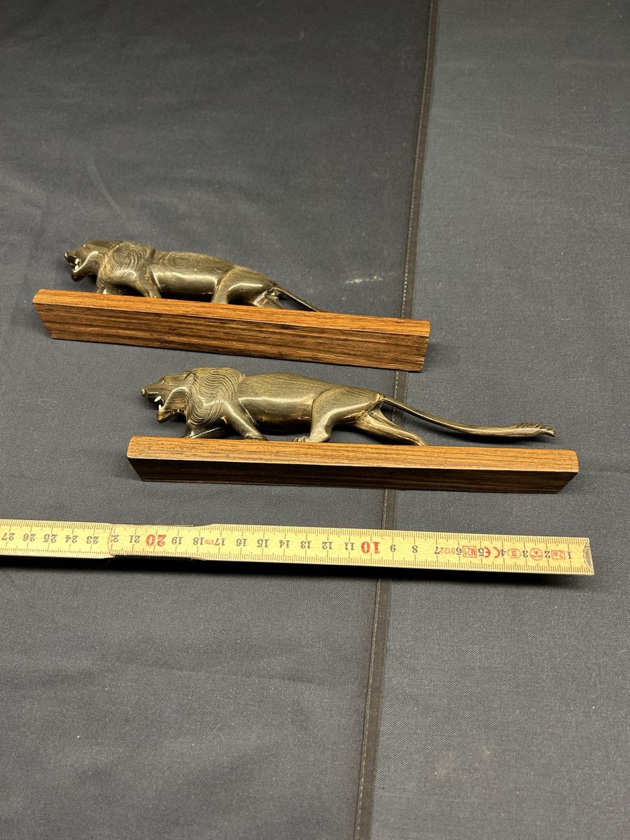 Statuette: Antike Löwen aus Büffelhorn – Usato da Kreuzlingen venduto da Pix66 3