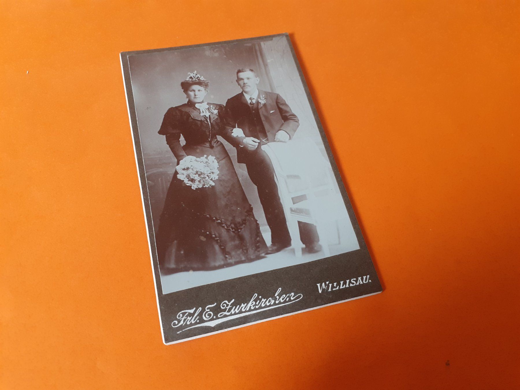 Foto & Immagini: SCHWIIZER PAAR DAZUMAL - es FäSCHTLICHS i POSE - WILLISAU – Usato da Winterthur venduto da Ornyx7
