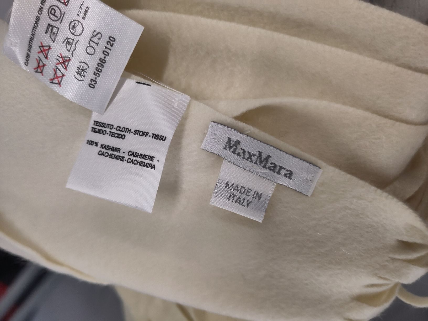 Max Mara Foulard & Sciarpe: MaxMara Schal Creme aus Kaschmir – Nuovo (secondo la descrizione) da Pratteln venduto da Cartonsducoeur_bl 1