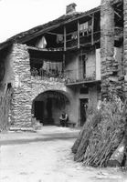 Losone TI Vecchia casa contadina con portico in pietra G