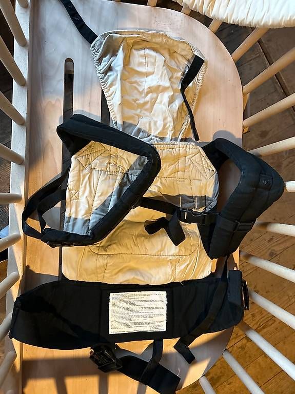 Ergo Baby Marsupi portabebè: Ergobaby Trage mit 2 Neugeborenen-Einsätzen – Usato da Degersheim venduto da Principessa_90 3