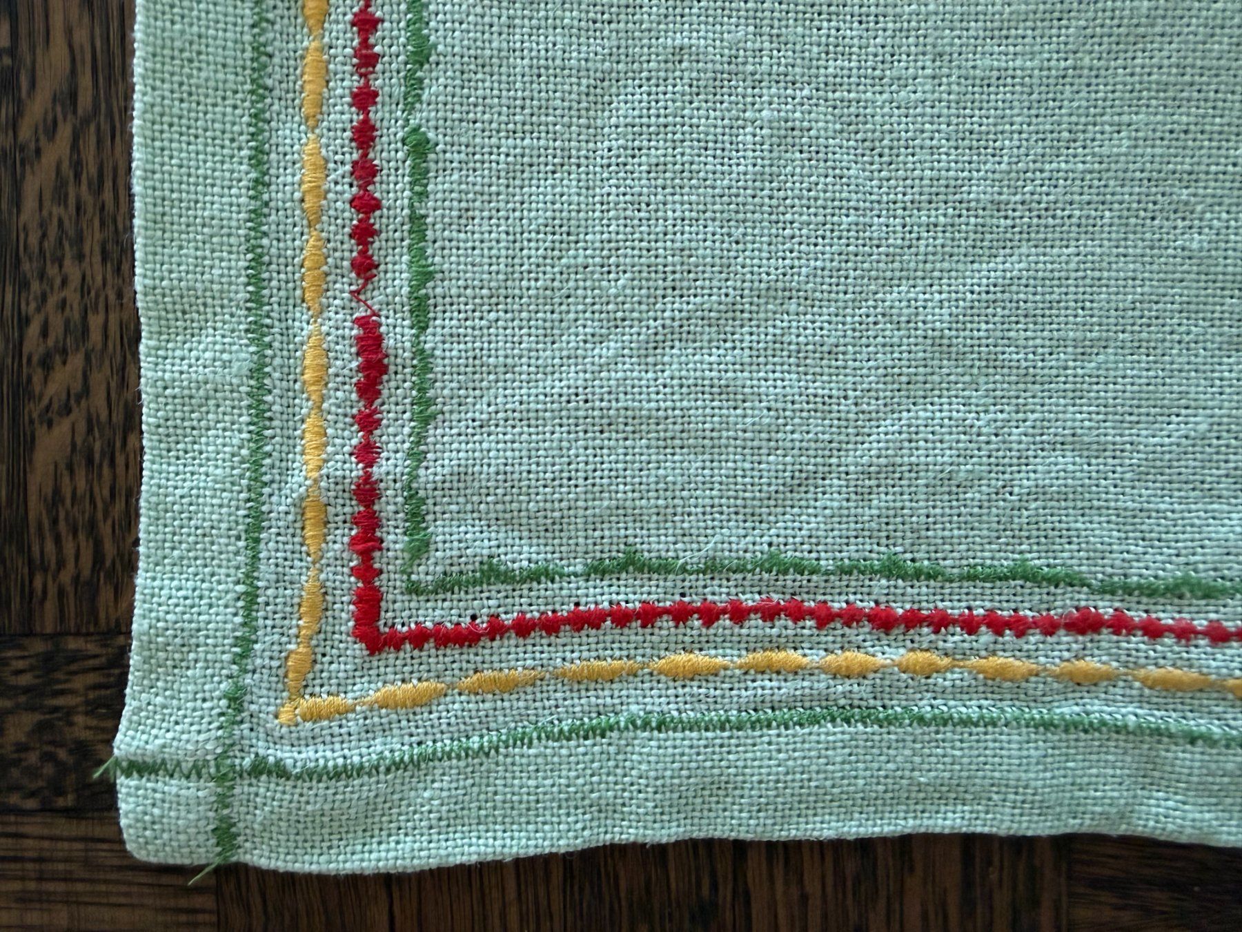 Altra biancheria da tavola: bestickte Tischdecke grün 86 x 77 cm Baumwolle oder Leinen – Usato da Subingen venduto da ArtBead 1