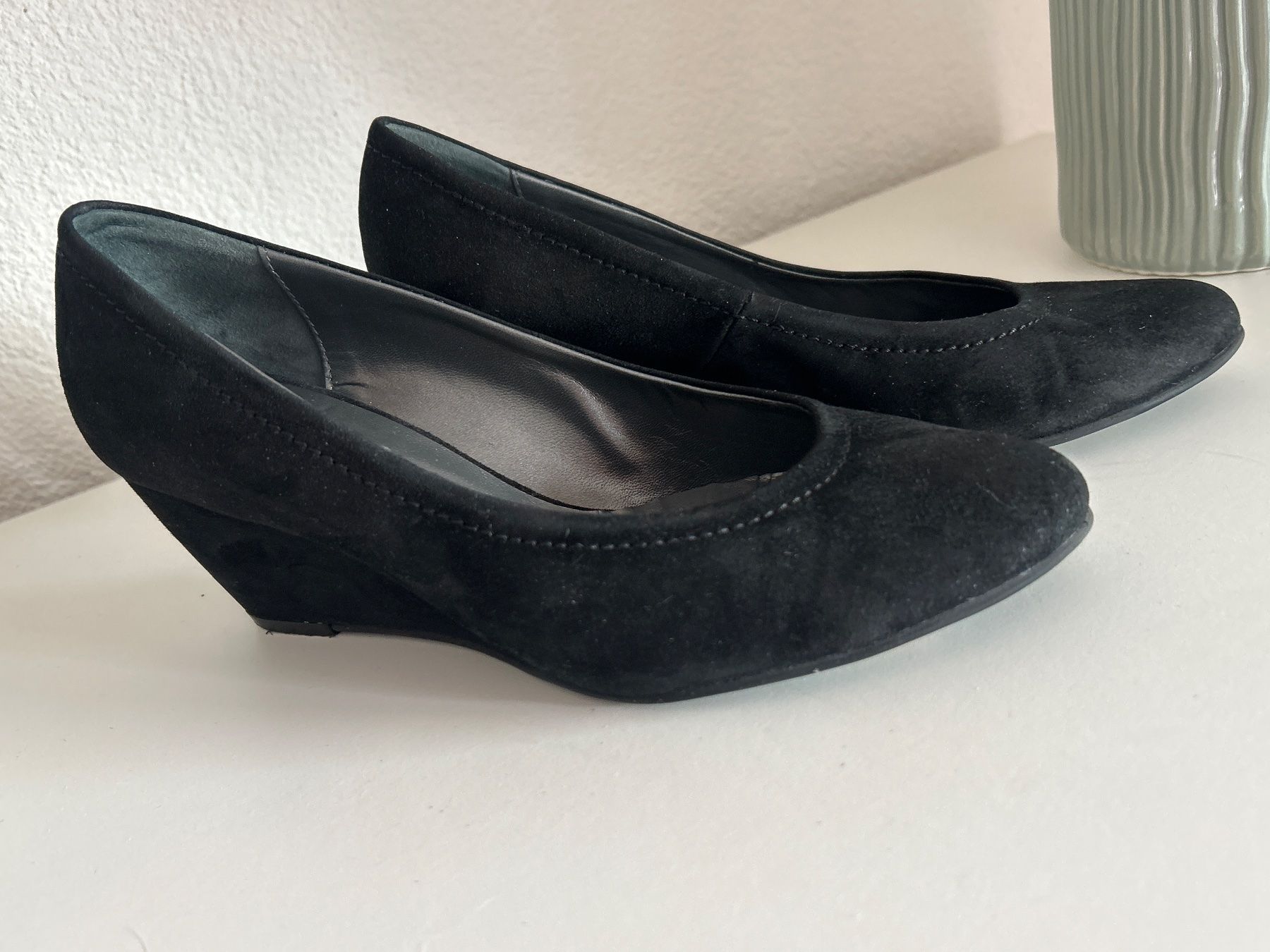 Navyboot Scarpe da donna: Schwarze Pumps Keilabsatz NAVYBOOT Grösse 38 – Usato da Brunnen venduto da Nala2929