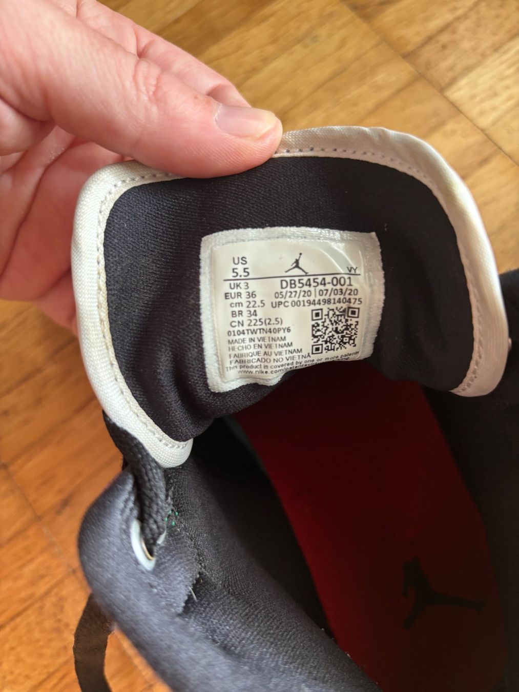 Nike Scarpe da uomo: Nike Air Jordans – Usato da Luzern venduto da ann_hq9y 2