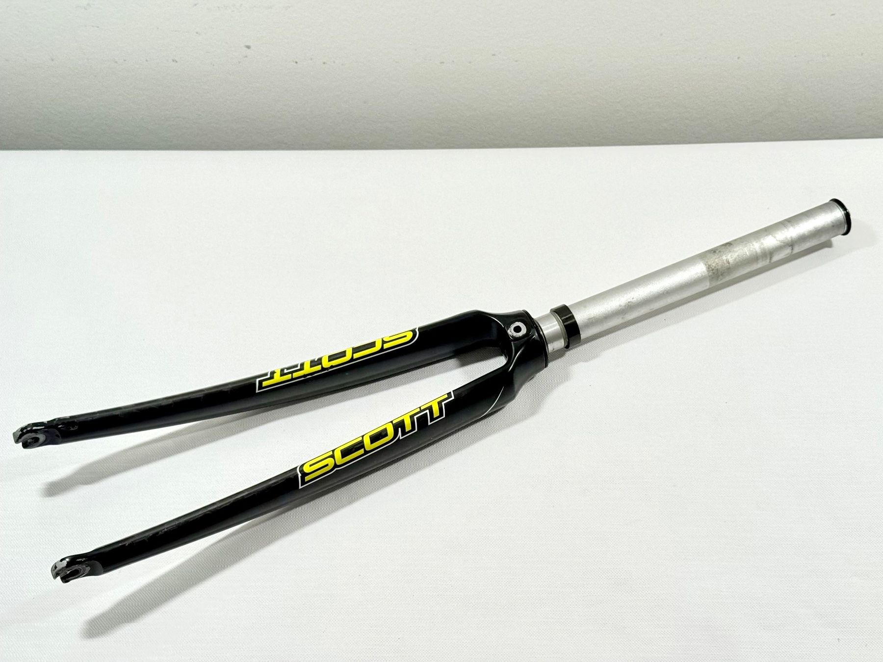 Scott Ersatzteile: 1 1/8" SCOTT Carbon Fork Rennrad 28" Gabel 2605 – Gebraucht aus Luzern von bikeandbeltcom