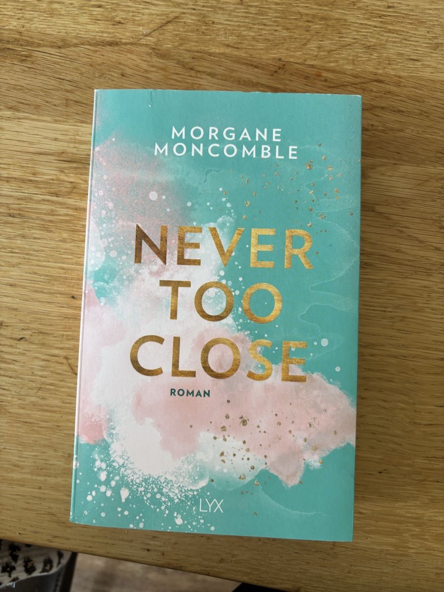 Bücher: Buch Never Too Close – Neu (gemäss Beschreibung) aus Adelboden von eny_5tn9