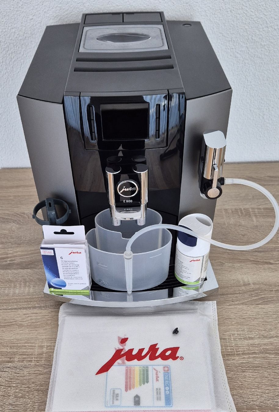 Jura Kaffeemaschinen & Espressomaschinen: Jura Kaffeevollautomat E800 – Gebraucht aus Sursee von Marcelo.22 5