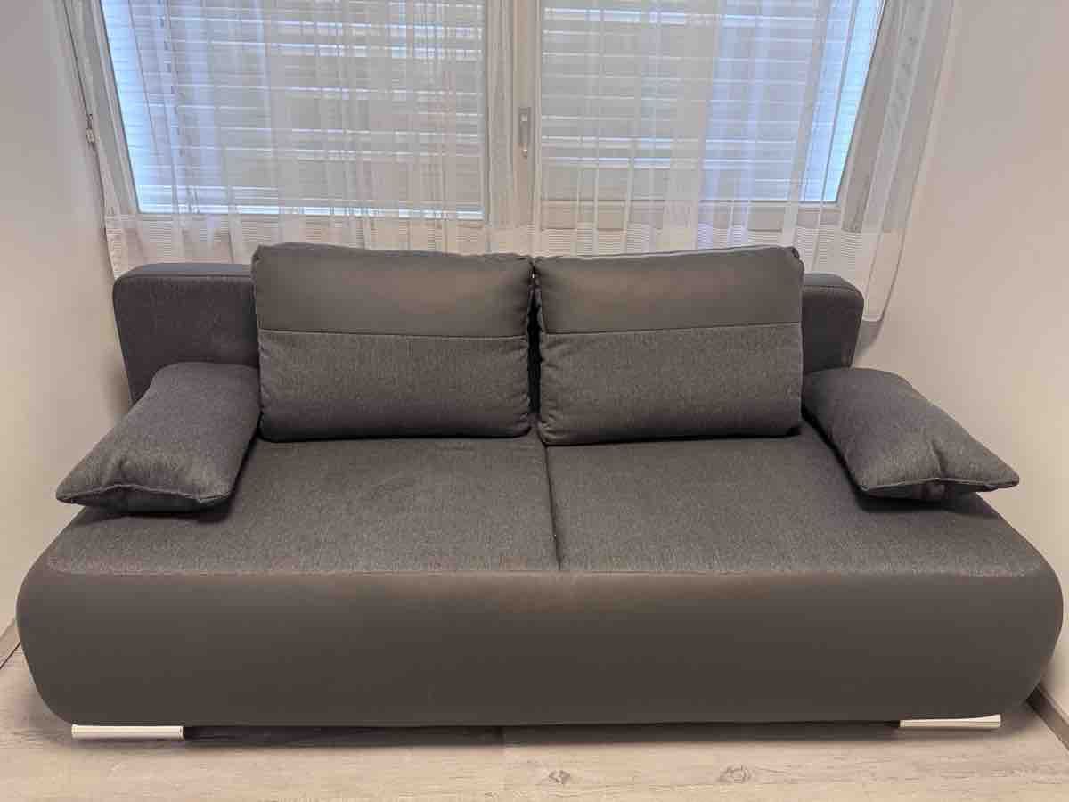 Conforama Divani: Sofa grau 3-Sitzer gebraucht – Usato da Oberrohrdorf venduto da Sole2022