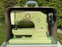 Machine à coudre vintage Turissa Novomatic