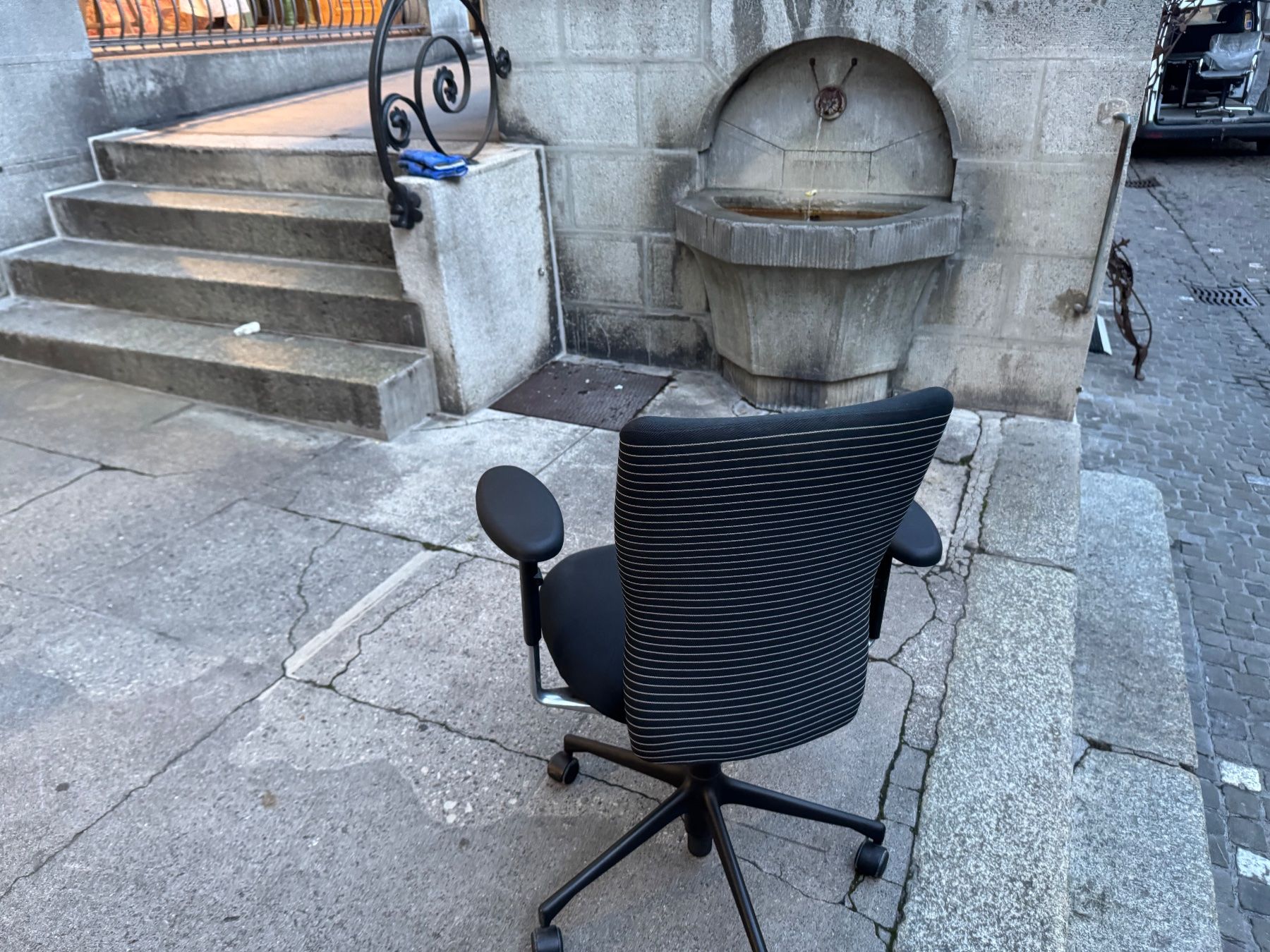 Vitra Sedie: Vitra Bürostuhl Zebra Lieferung gratis – Usato da Thun venduto da altstadt-thun 3