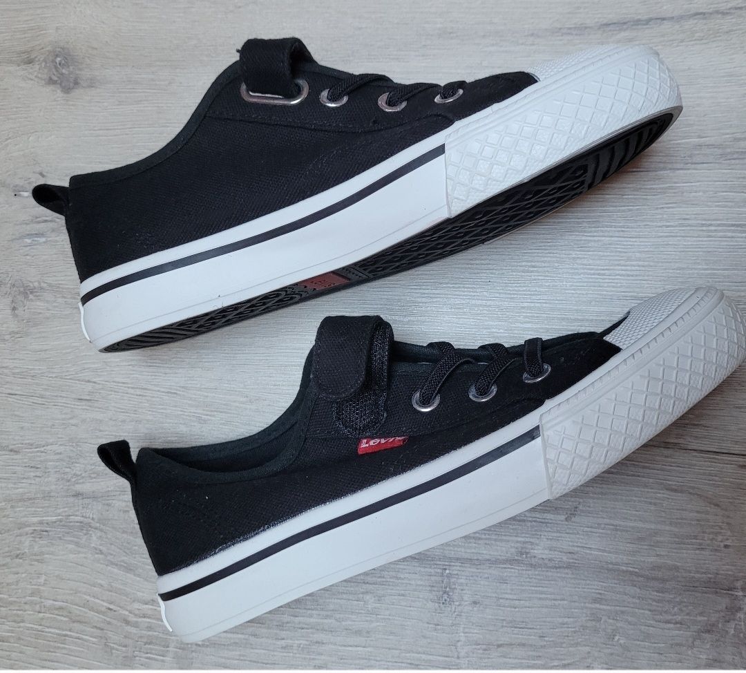 Levi's Scarpe da uomo: Levi's Kinder Schuhe, Gr. 35, neu, schwarz – Nuovo (secondo la descrizione) da Münchenstein venduto da sun_mx9b 1