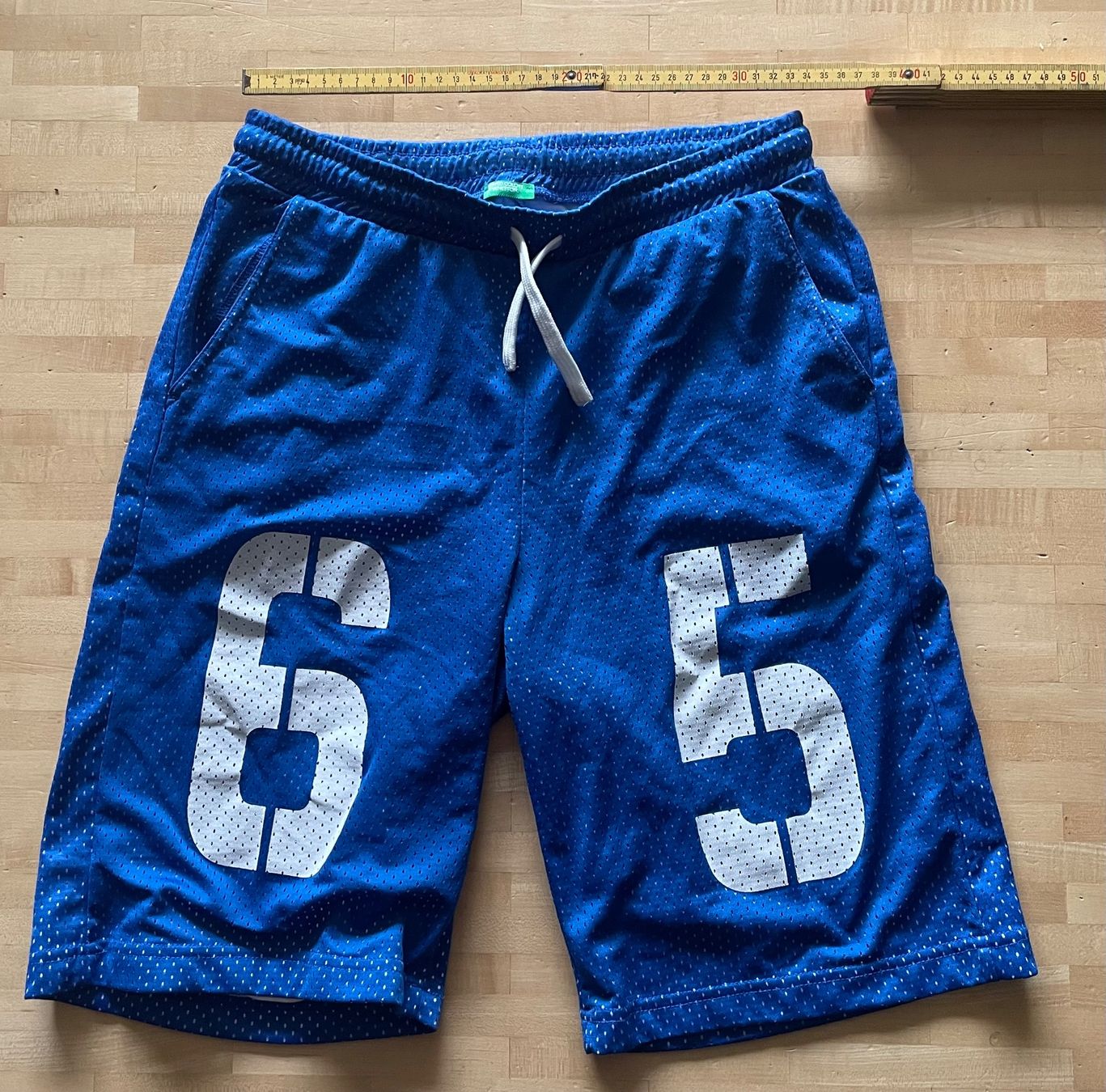 Benetton Hosen: Benetton Shorts, Gr. 176 oder 164, Top Zustand! – Gebraucht aus Winterthur von crave 1