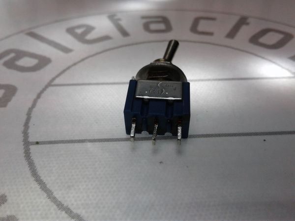 Interruttori: Mini-Kippschalter AN/AUS/AN, 3-PIN 1Stk. – Nuovo (secondo la descrizione) da Luzern venduto da Salefactory 1