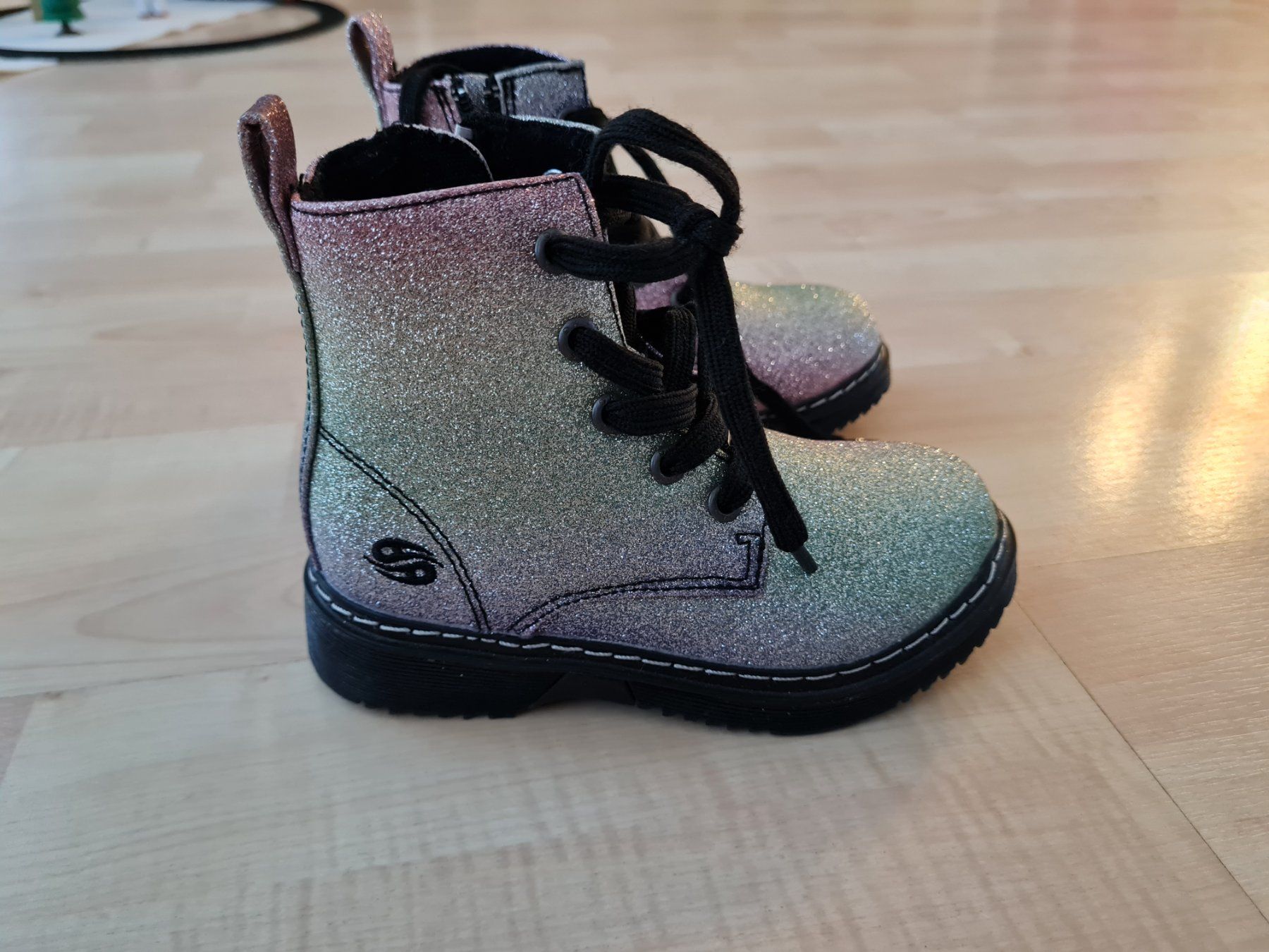 Chaussures filles: Dockers Gr. 26 Glitzer Boots Mädchen Schuhe neu – D'occasion à Wallisellen par T8304T 3