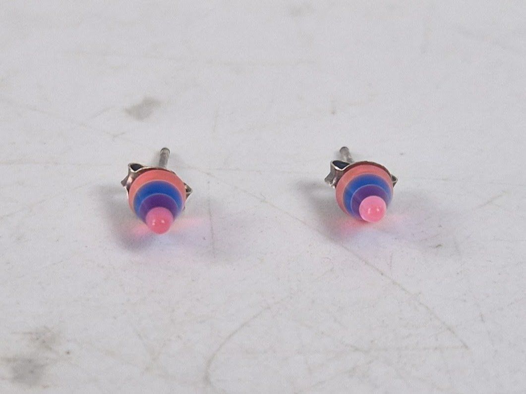 Orecchini pendenti & Orecchini a lobo: Kleine Ohrstecker, Rainbow Kegelform – Usato da Muhen venduto da Restwert_Muhen 1