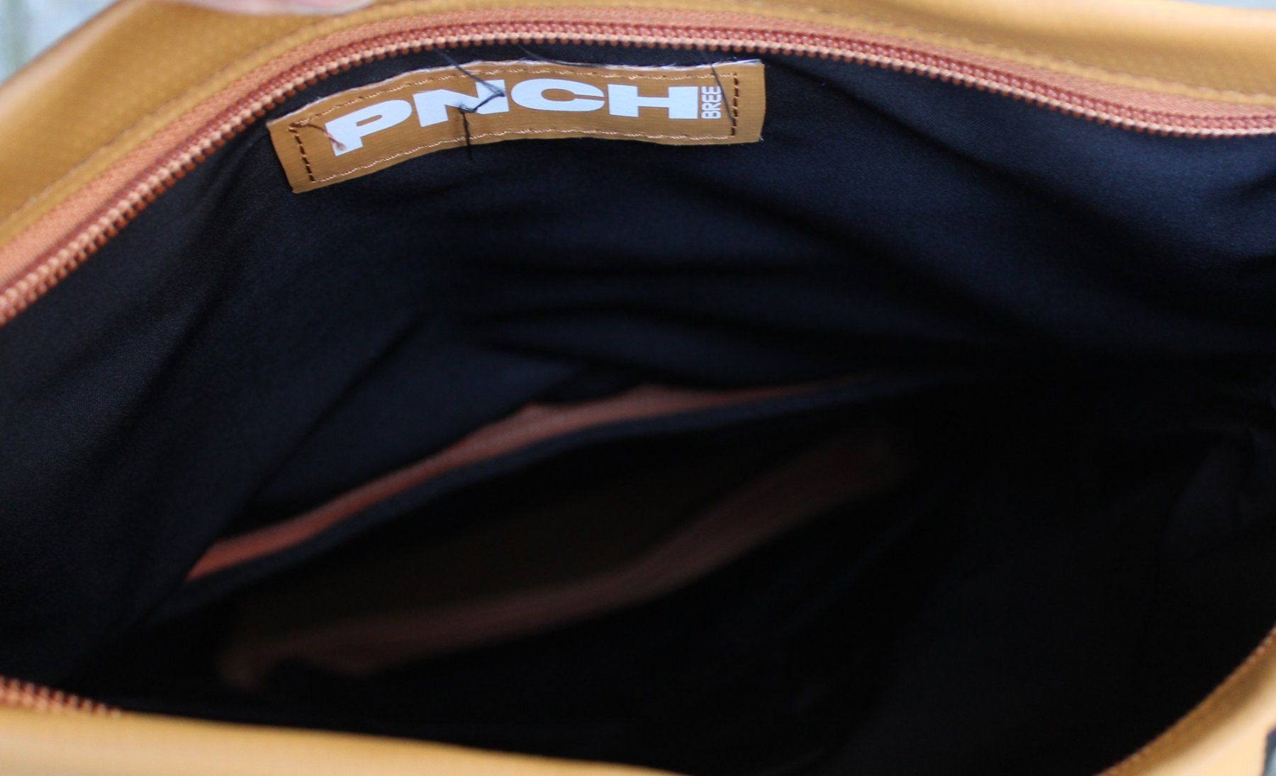 Bree Zaini: Bree Pnch 792 Backpack Rucksack Laptopfach Neu – Nuovo (secondo la descrizione) da Zürich venduto da Auctionata 8
