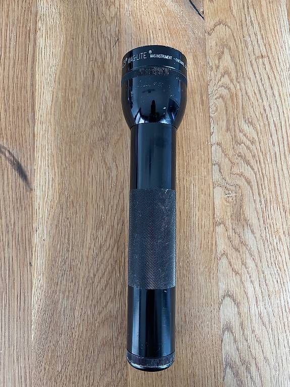 Lampes: MAG-LITE Taschenlampe – D'occasion à Glattpark(Opfikon) par N.Naumkin