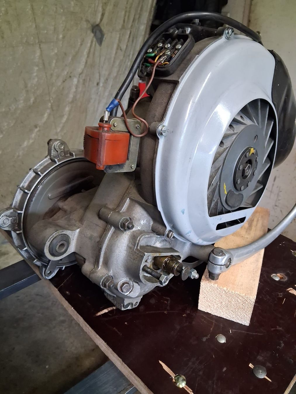 Vespa Motori: Motor Vespa 125 VNL-2M – Usato da Zell LU venduto da Prijos 2