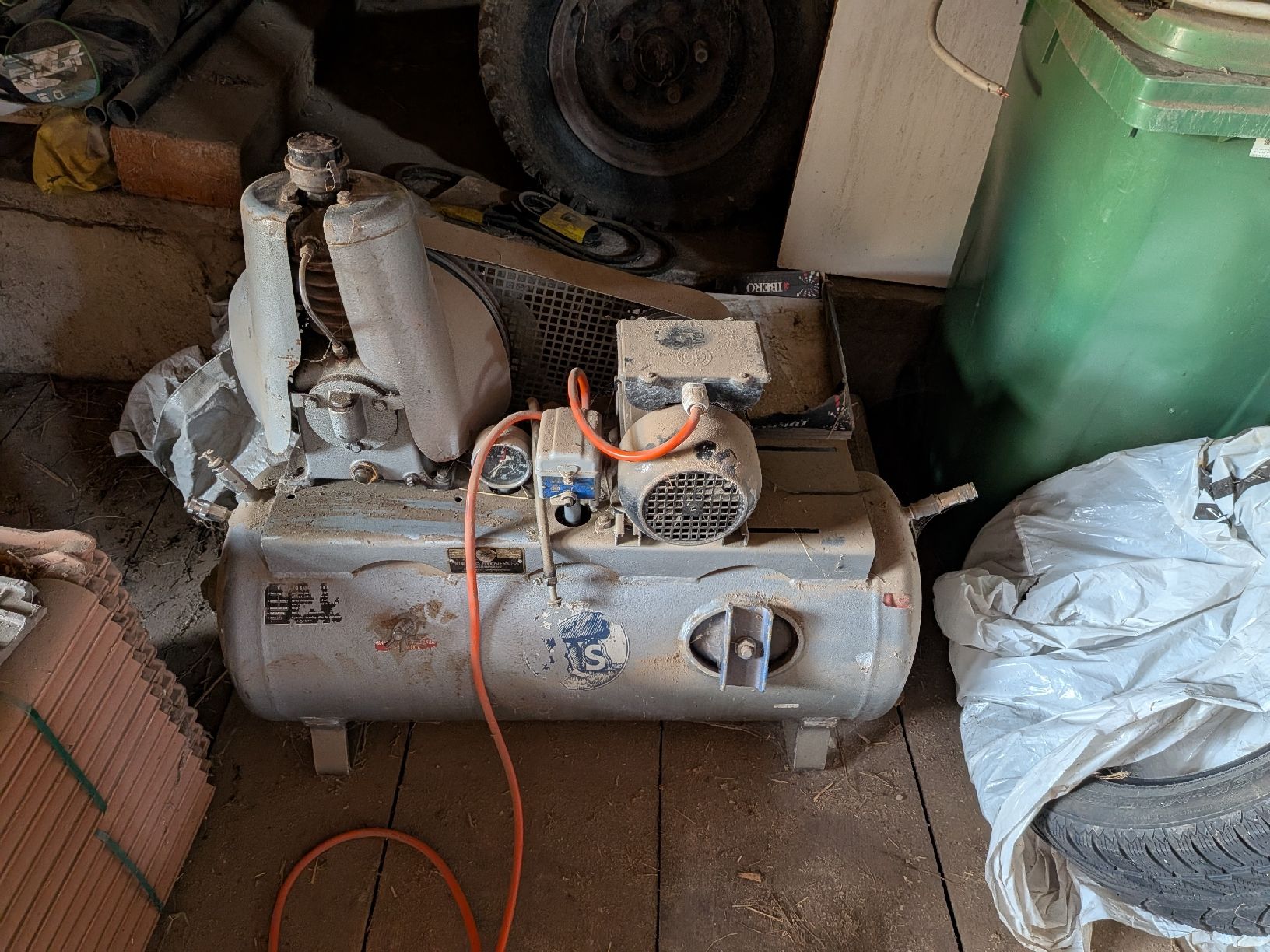 Compresseurs: compresseur 100l. – D'occasion à Le Brouillet par Rovai