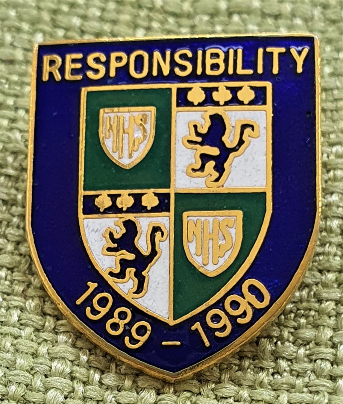 Spille & Fermagli: P397 - Brosche  Responsibility  NHS 1989-1990 – Usato da Reinach BL venduto da Boston-Verkauf
