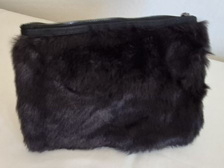 H&M Clutch Tasche Kunstfell schwarz