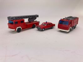 Drei Feuerwehrfahrzeuge Wiking