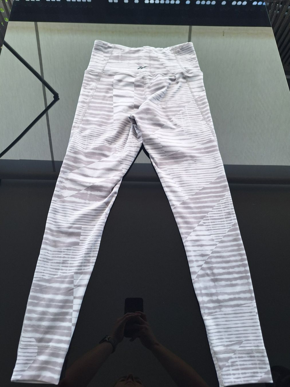 Reebok Leggings: Sportleggings Reebook Gr. M grau gemustert – Usato da Münsingen venduto da lar_hd62 2