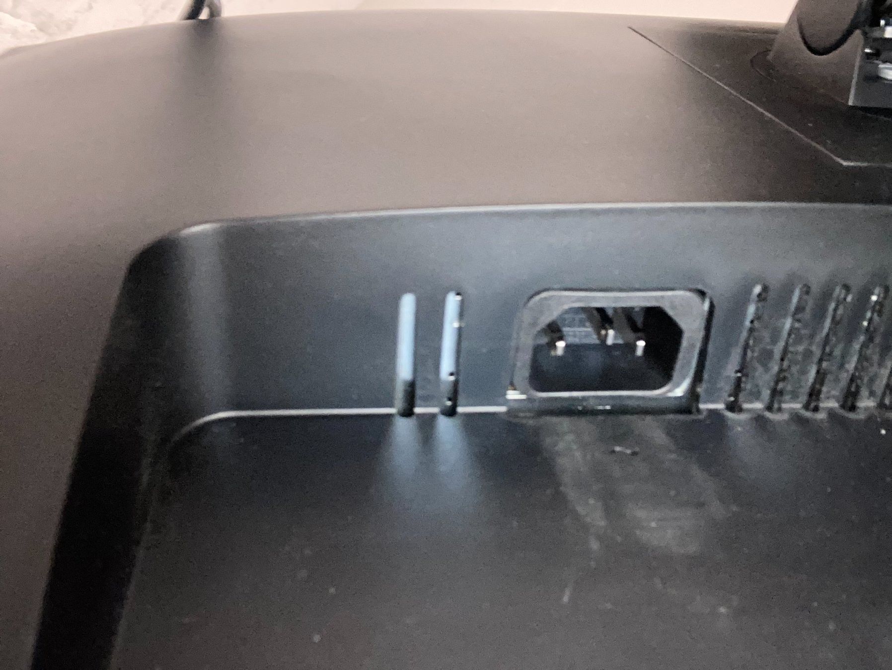 Dell Monitor: Bildschirm - Dell UltraSharp U2412Mb – Usato da Hinterkappelen venduto da deev 3