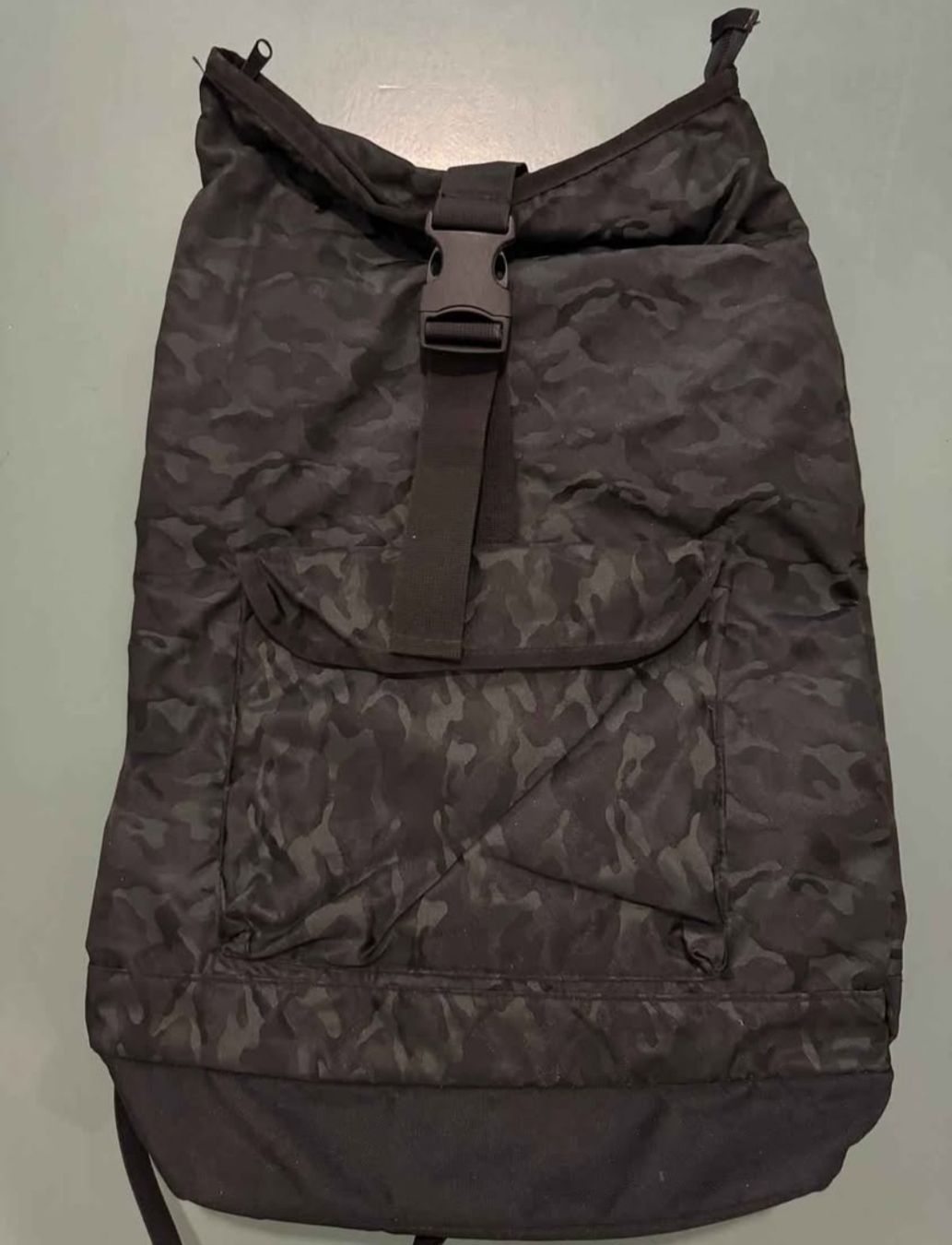 Rucksäcke: Camo Rucksack/Daypack, neuwertig – Neu (gemäss Beschreibung) aus Zürich von Sherin